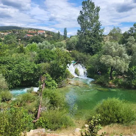 Apartman Zrmanja Riverside Oasis Bilisane