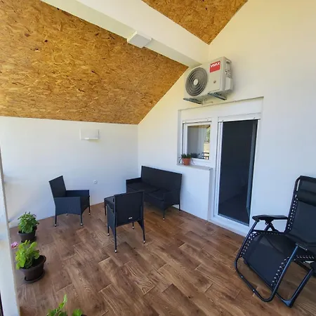 Zrmanja Riverside Oasis 公寓 *